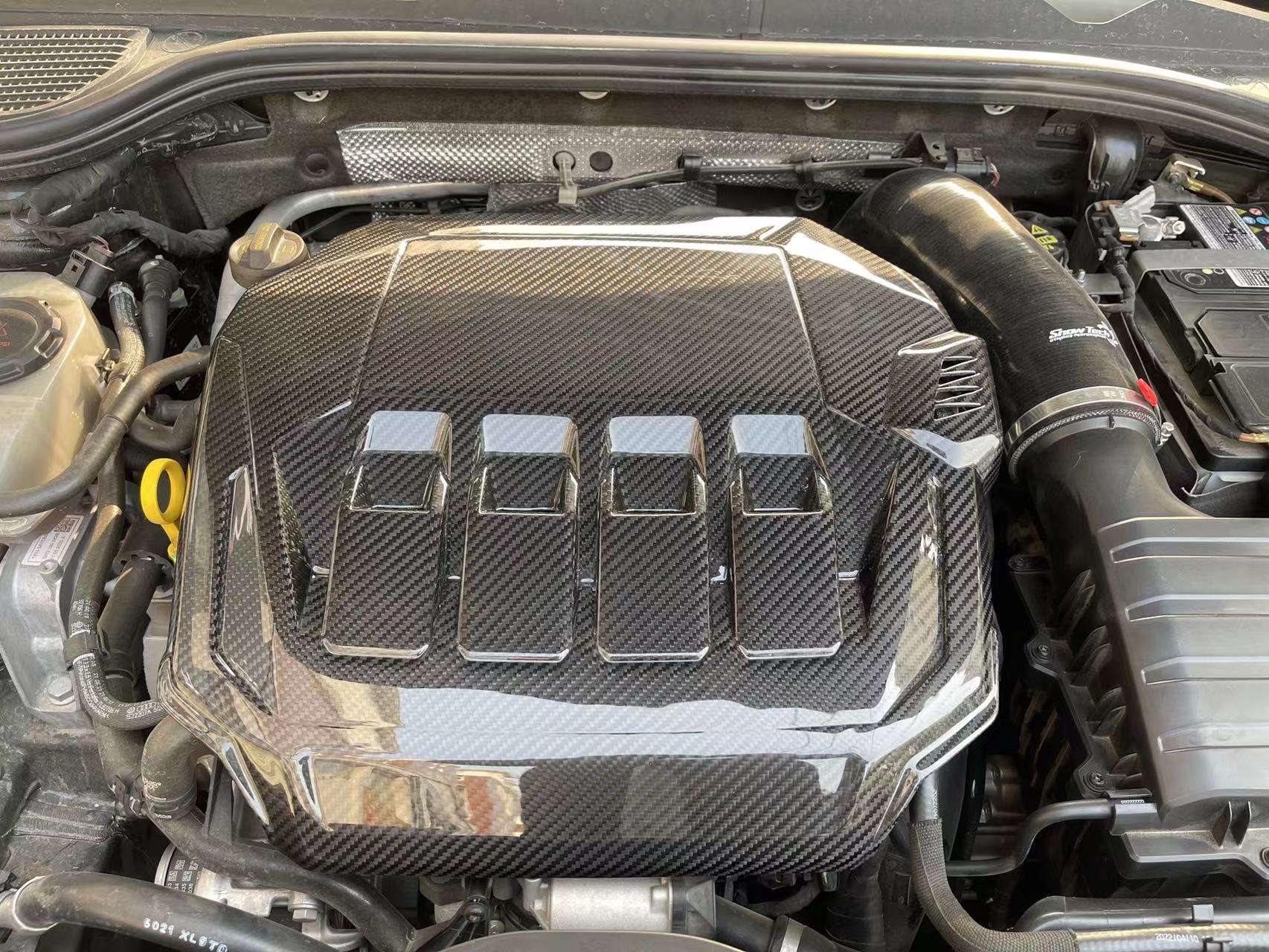 Cubierta motor en fibra de carbono para VW Golf MK8