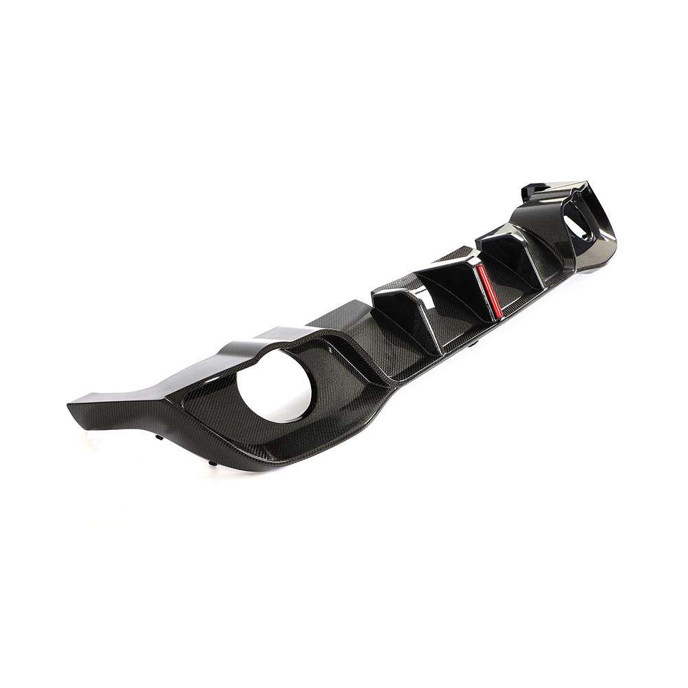 Difusor trasero en fibra de carbono con luz de freno para VW Golf MK8 GTI