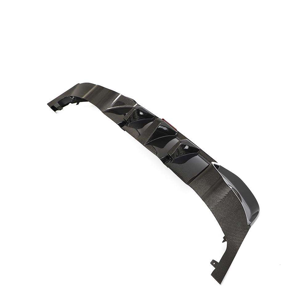 Difusor trasero en fibra de carbono con luz de freno para VW Golf MK8 GTI